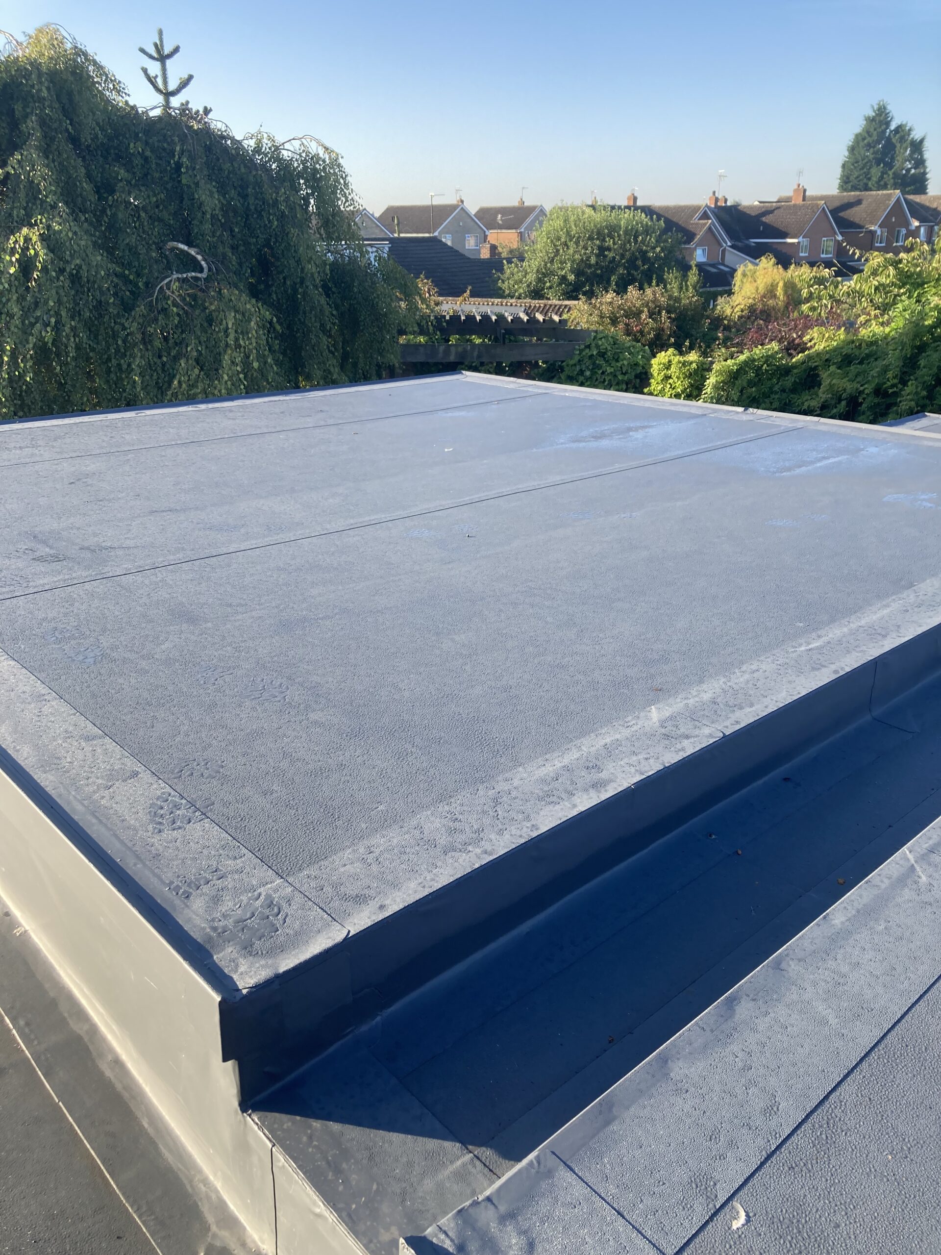 BS6229 flat roof surveys by RICS roofing surveyors in Yorkshire. We assess falls, upstands, outlets, insulation and membranes to BS6229 with clear remedies.